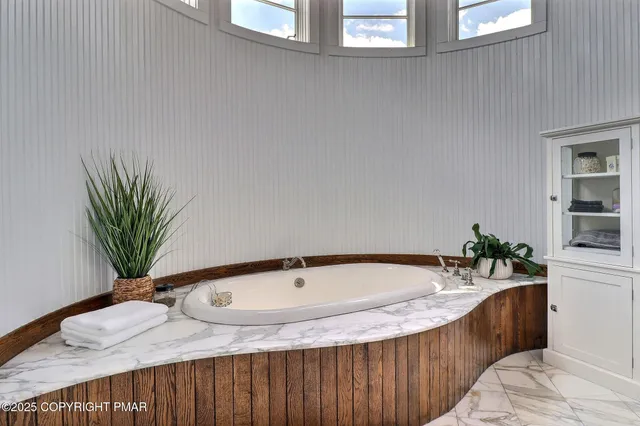 $3,899,000 | 1212 Burger Hollow Road, Effort, PA 18330