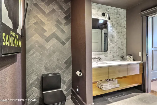 $3,899,000 | 1212 Burger Hollow Road, Effort, PA 18330