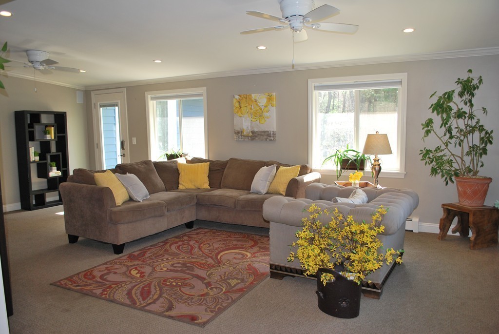 44 Howe Street Ipswich, MA 01938 - Photo 3 of 17 Gallery Image 3