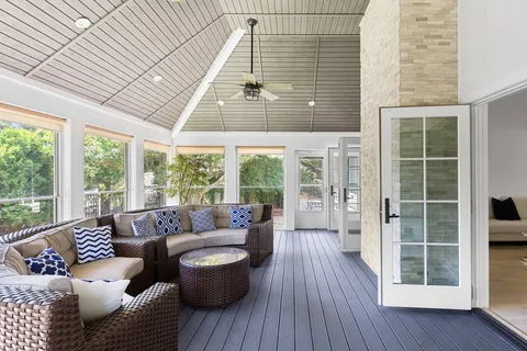 $3,895,000 | 141 Middle Pond Road, Southampton, NY 11968