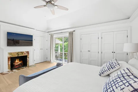 $3,895,000 | 141 Middle Pond Road, Southampton, NY 11968