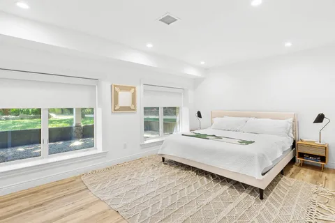 $3,895,000 | 141 Middle Pond Road, Southampton, NY 11968