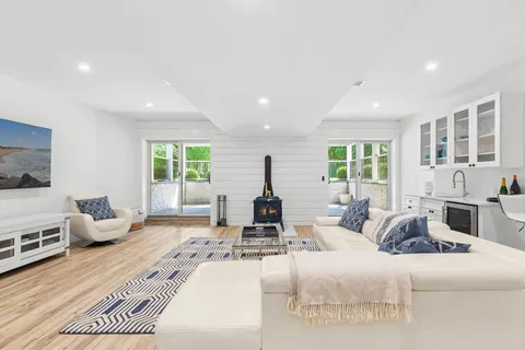 $3,895,000 | 141 Middle Pond Road, Southampton, NY 11968