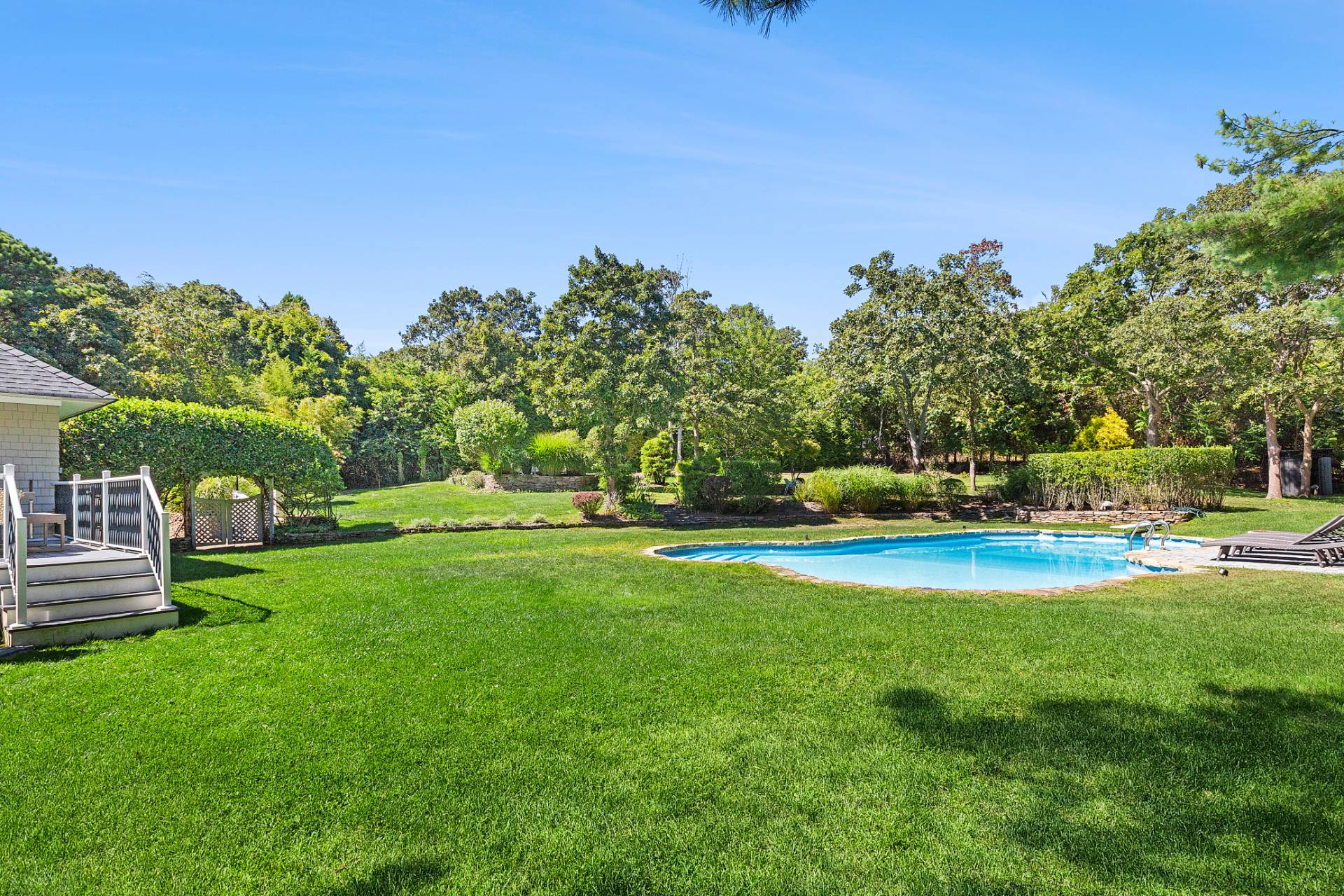 141 Middle Pond Road Southampton, NY 11968 - Photo 32 of 37