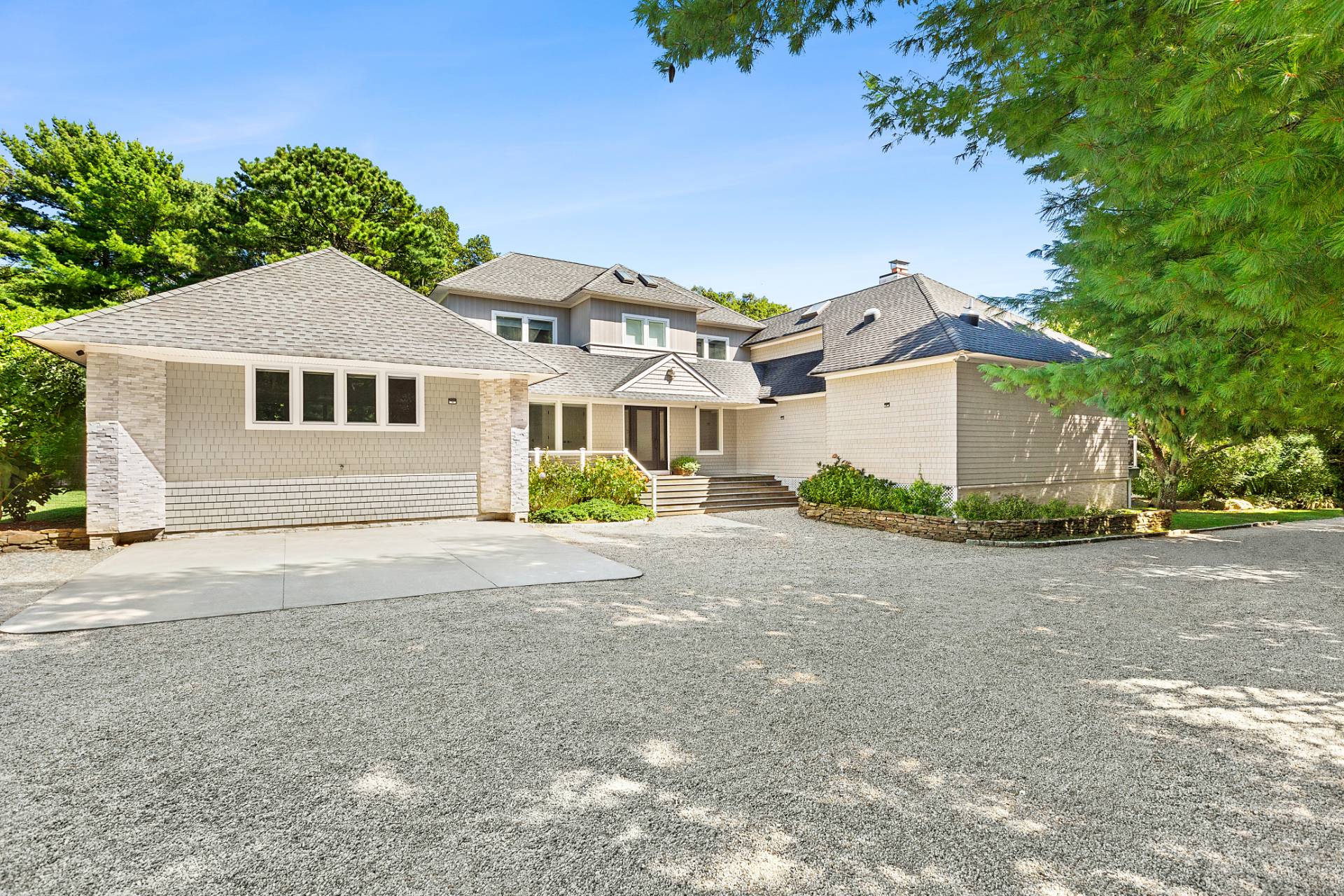 141 Middle Pond Road Southampton, NY 11968 - Photo 6 of 37