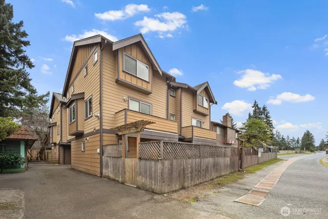 $619,950 | 14312 Stone Avenue North, Unit B, Seattle, WA 98133