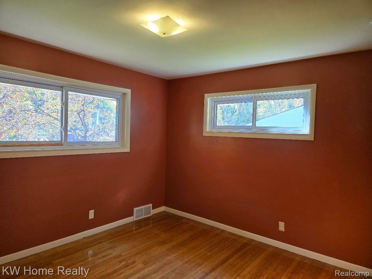 28401 Hawberry Road Farmington, MI 48331 - Photo 17 of 34 Gallery Image 17