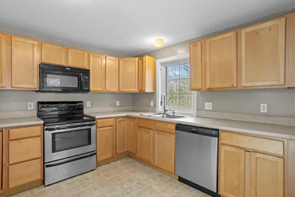 $375,000 | 66 New Hampshire Drive, Webster, NH 03303