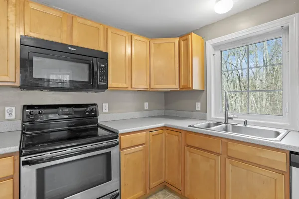 $375,000 | 66 New Hampshire Drive, Webster, NH 03303