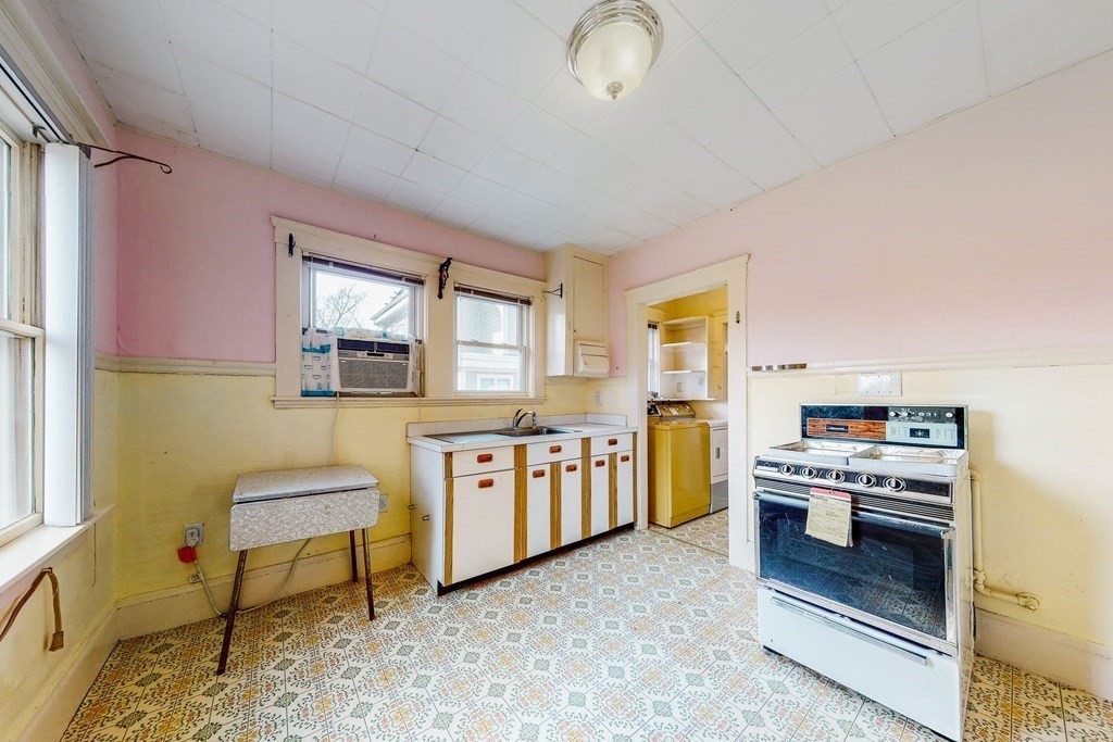 80 Alpine Street Cambridge, MA 02138 - Photo 18 of 34
