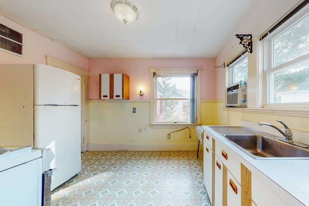 80 Alpine Street Cambridge, MA 02138 - Photo 19 of 34
