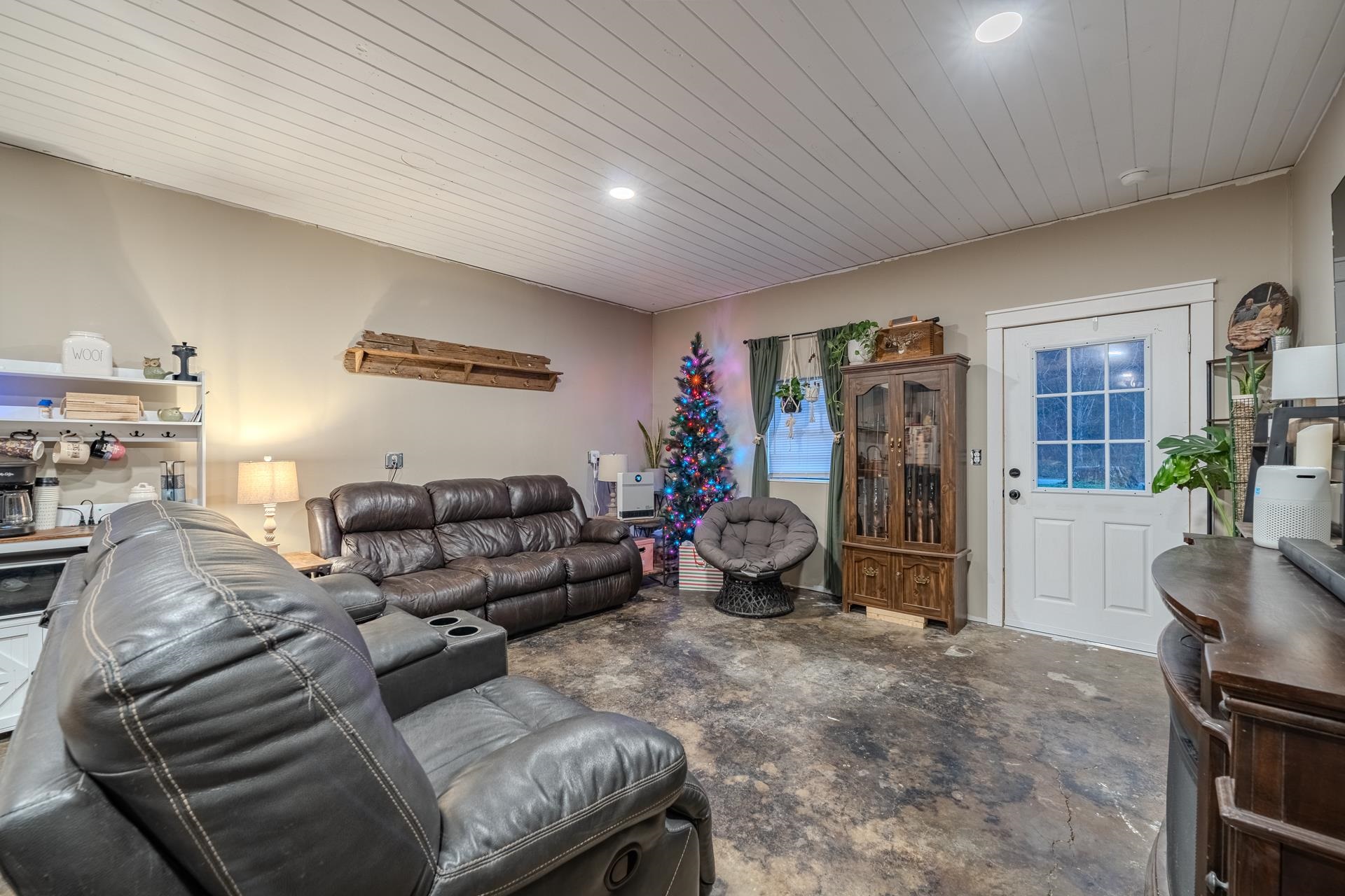 390 Woods Road Adamsville, TN 38310 - Photo 8 of 40 a living room with furniture and a flat screen tv