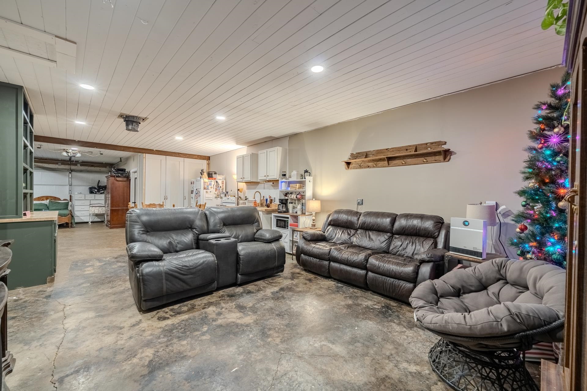 390 Woods Road Adamsville, TN 38310 - Photo 10 of 40 a living room with furniture and a couch