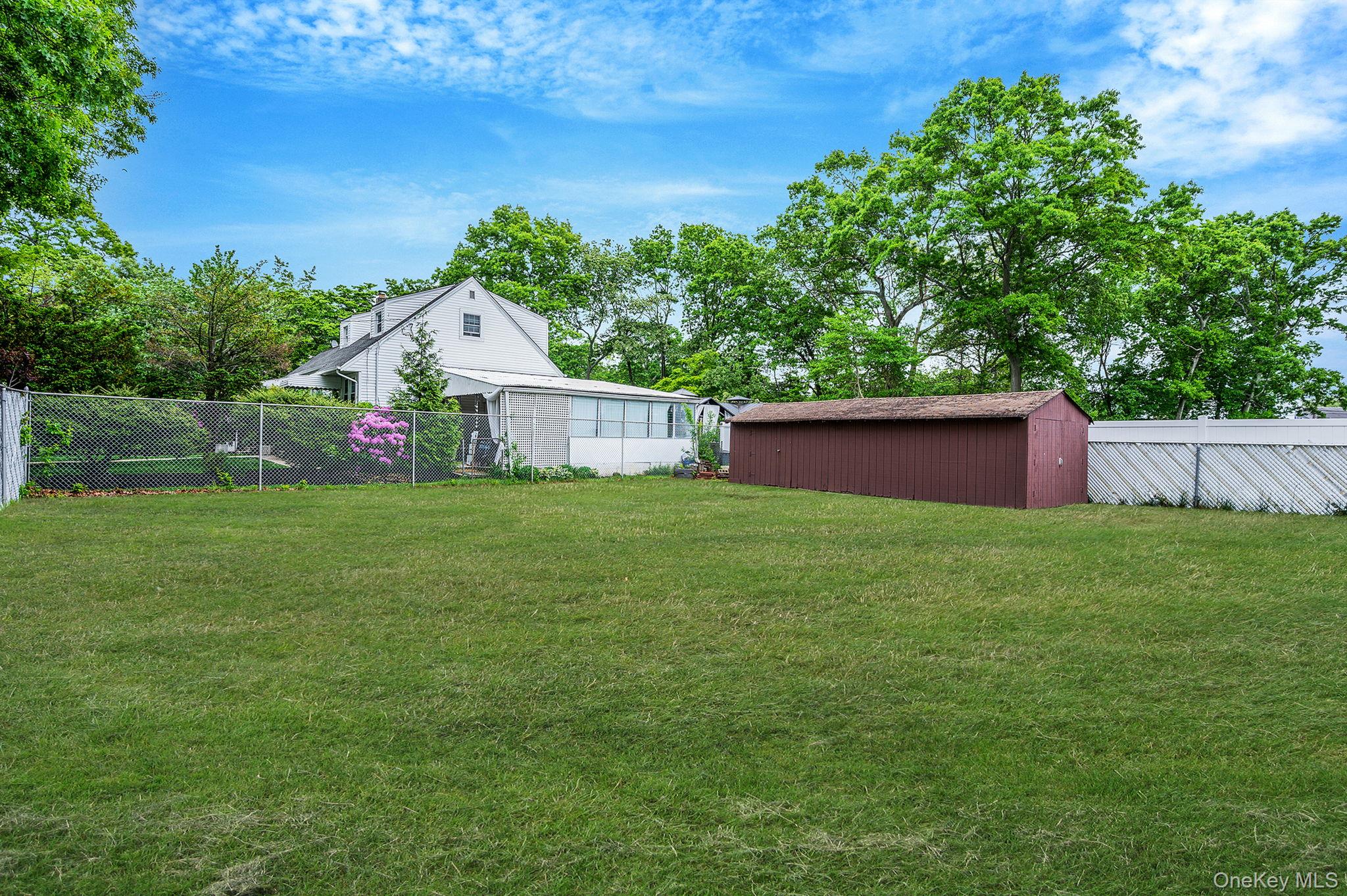 225 Ralph Avenue Babylon, NY 11702 - Photo 3 of 18