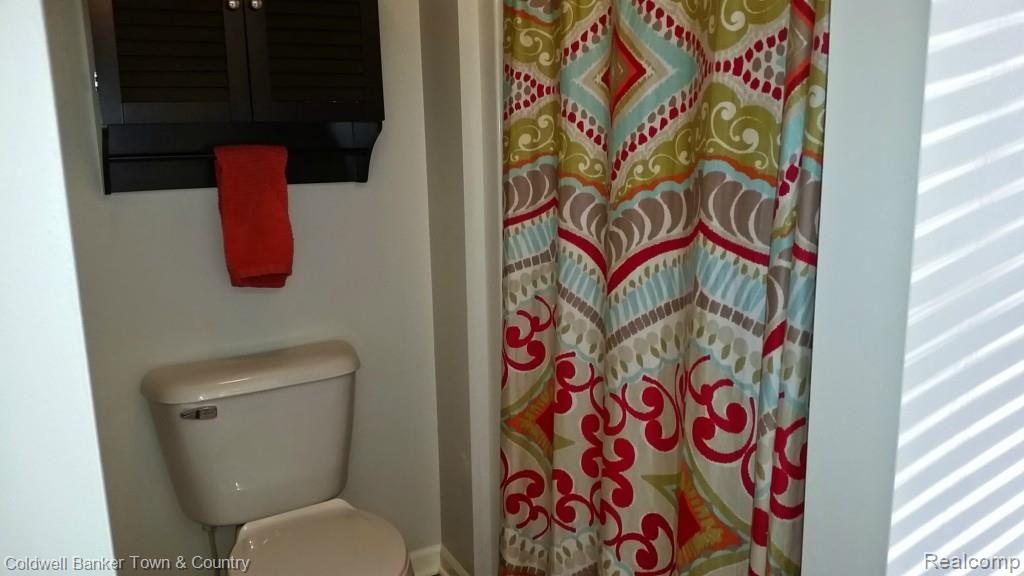 2434 Ridgewood Drive Howell, MI 48843 - Photo 14 of 31 20141121_160152.jpg