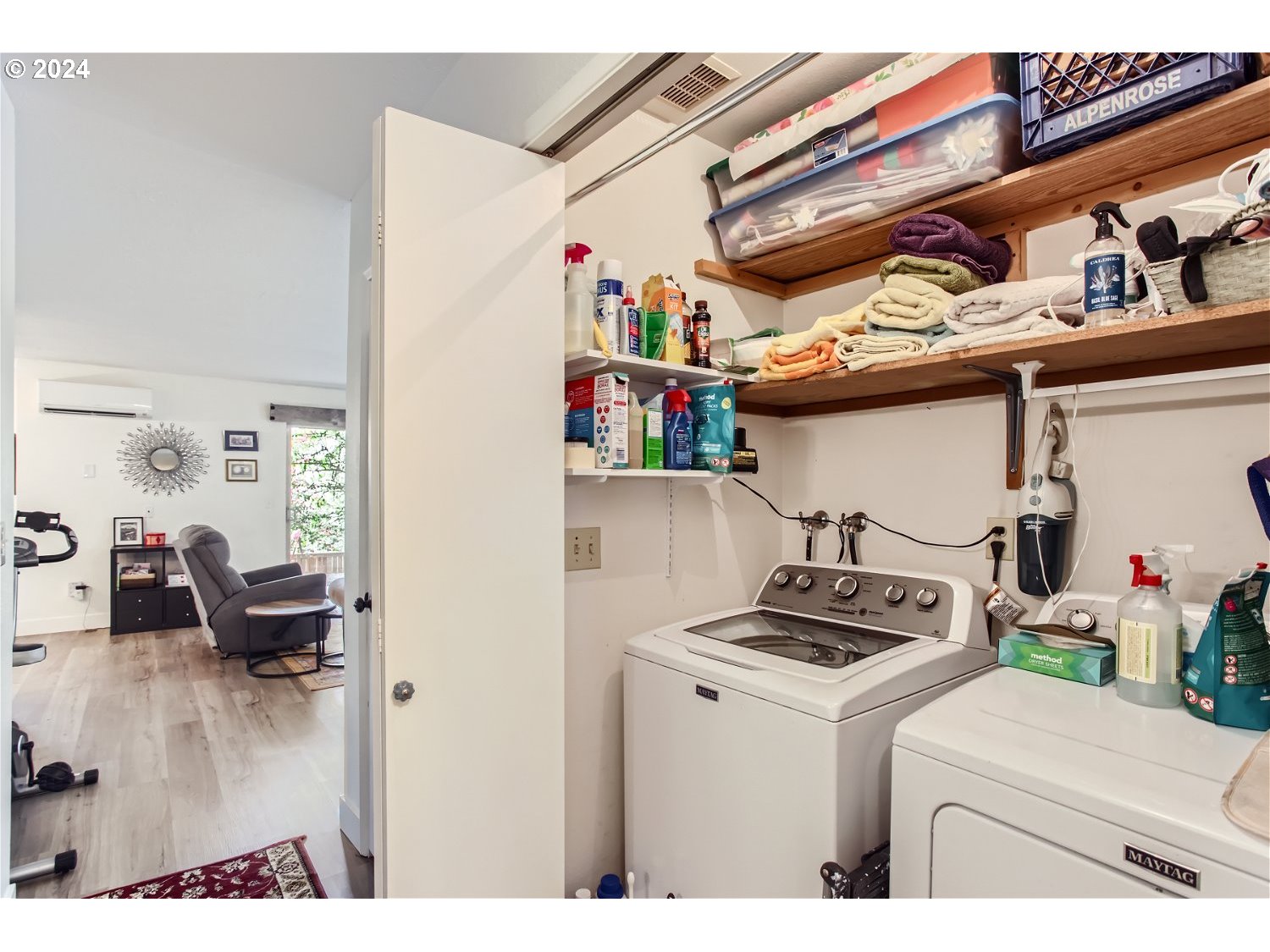 86 Kingsgate Road, Unit D106 Lake Oswego, OR 97035 - Photo 17 of 30 Laundry