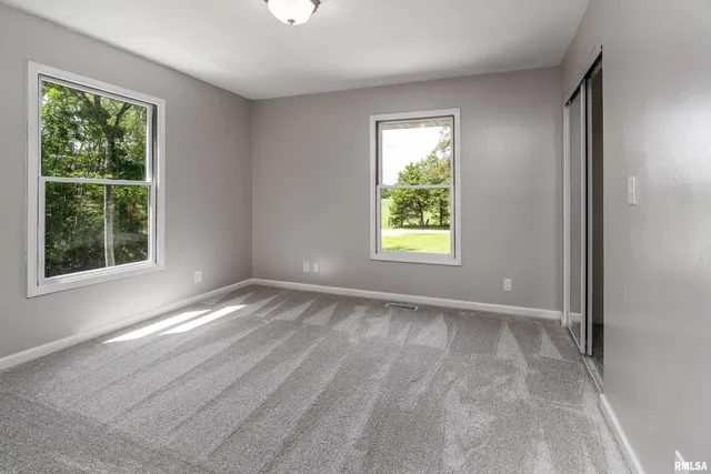 $319,900 | 17937 Caplinger Pond Road, Marion, IL 62959