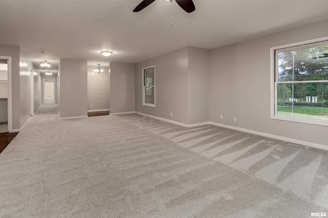 $319,900 | 17937 Caplinger Pond Road, Marion, IL 62959