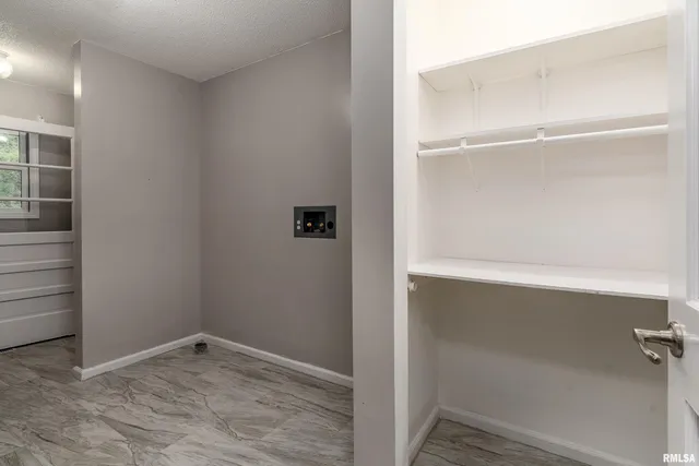 $319,900 | 17937 Caplinger Pond Road, Marion, IL 62959