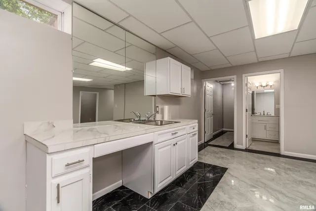 $319,900 | 17937 Caplinger Pond Road, Marion, IL 62959