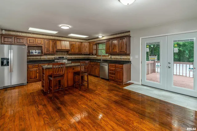 $319,900 | 17937 Caplinger Pond Road, Marion, IL 62959