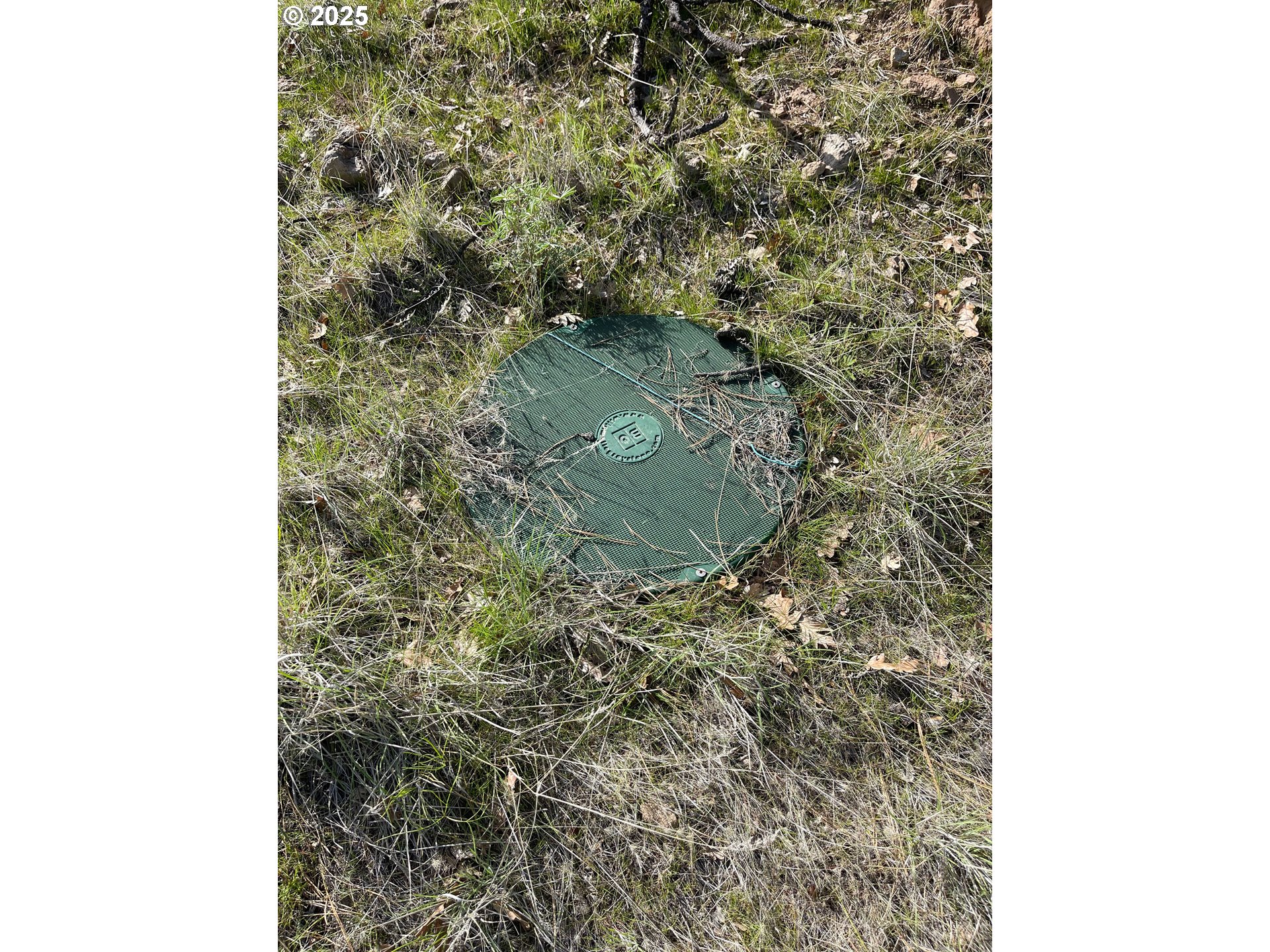 131 Dodson Road Tygh Valley, OR 97063 - Photo 14 of 31 a bathroom with a shower curtain