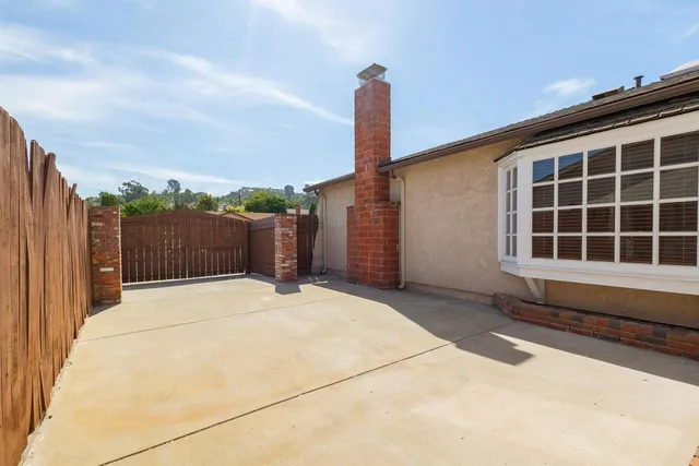 a house view with a backyard space