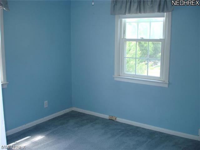 4076 Charlton Road Cleveland, OH 44121 - Photo 12 of 16