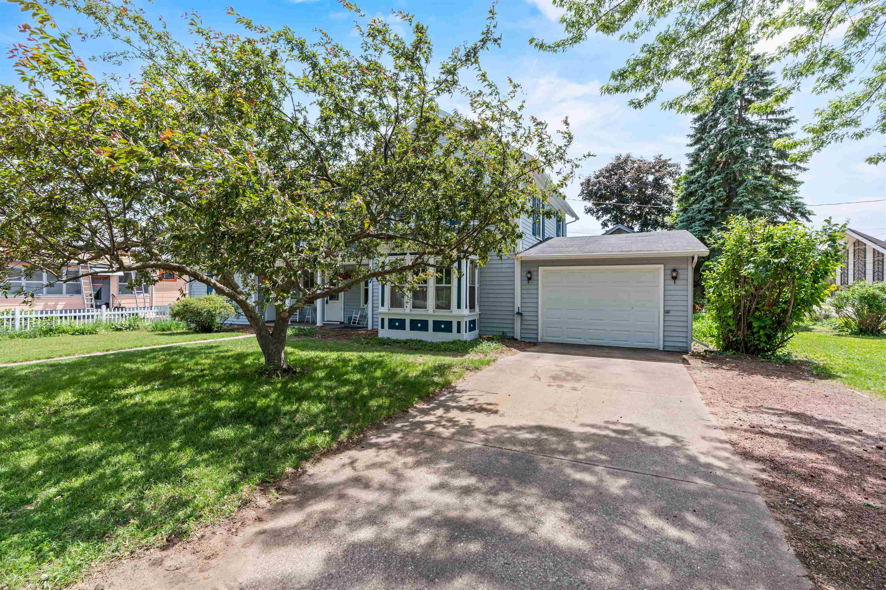 27 9th Street Clintonville, WI 54929 - Photo 3 of 50