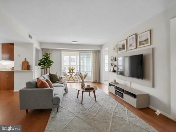 $359,000 | 113d Prosperity Avenue Southeast, Unit C, Leesburg, VA 20175