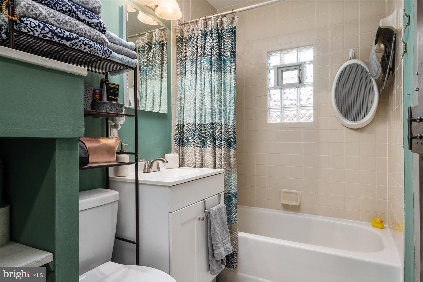 1348 Sudvale Road Pikesville, MD 21208 - Photo 13 of 37 Main floor bath