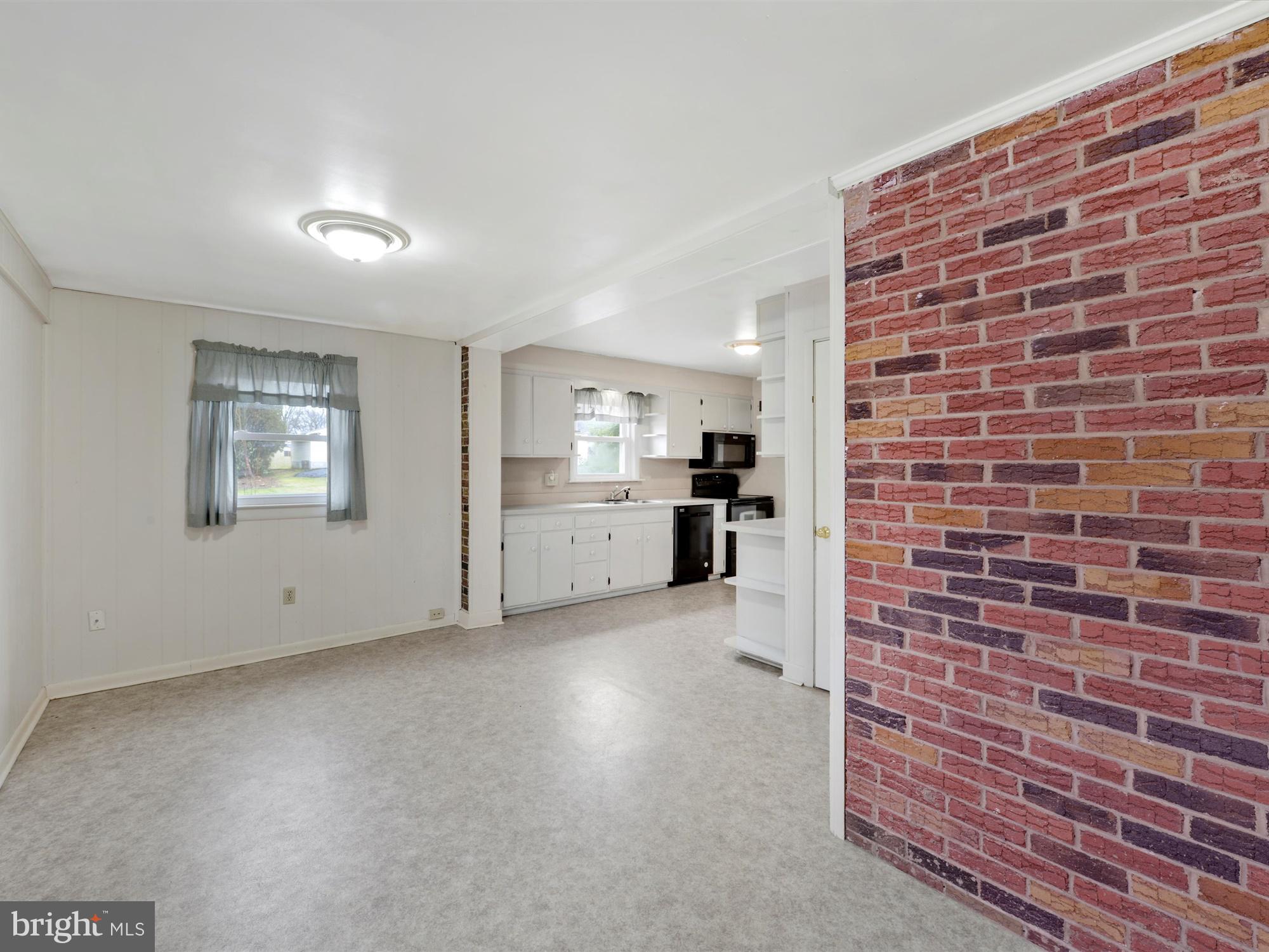 15 Meadow Valley Road Ephrata, PA 17522 - Photo 11 of 27 Dining Area