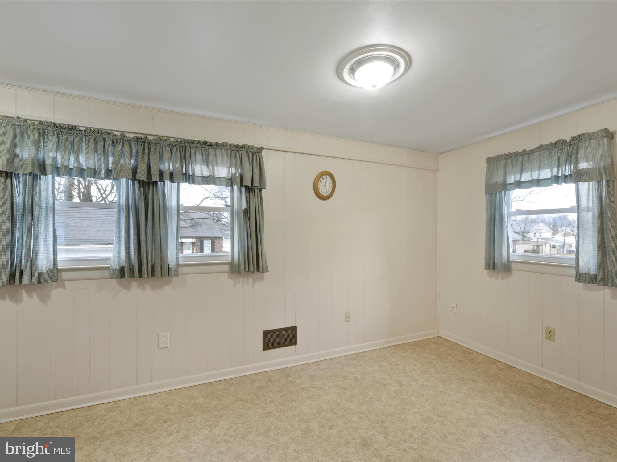 15 Meadow Valley Road Ephrata, PA 17522 - Photo 12 of 27 V2