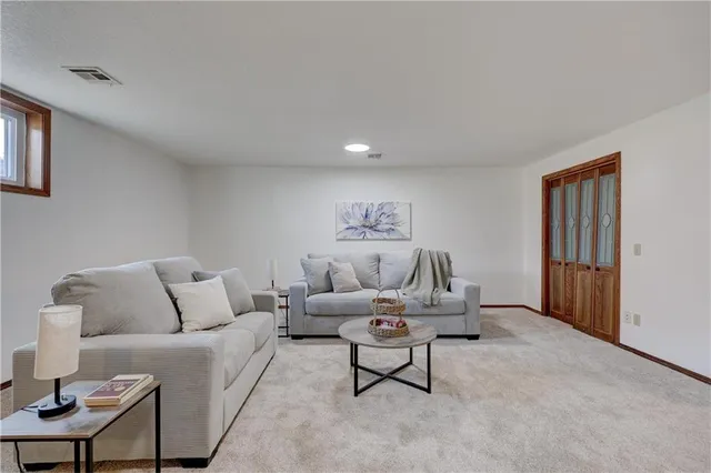 $319,000 | 2902 North Michigan Avenue, Joplin, MO 64801