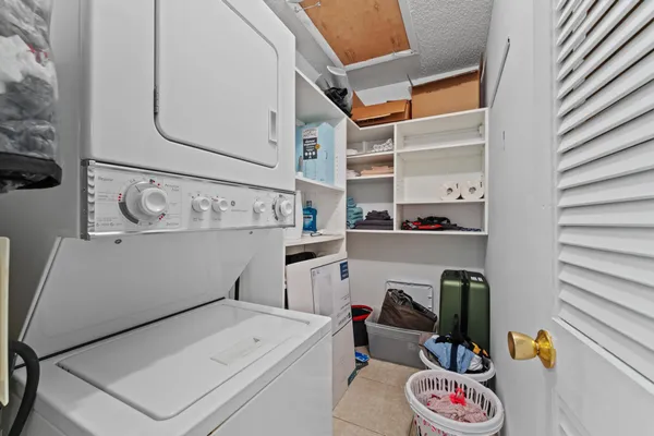 $110,000 | 201 Country Lane, Unit B, Boynton Beach, FL 33435