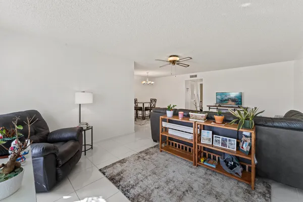 $110,000 | 201 Country Lane, Unit B, Boynton Beach, FL 33435