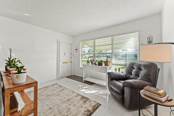 $110,000 | 201 Country Lane, Unit B, Boynton Beach, FL 33435