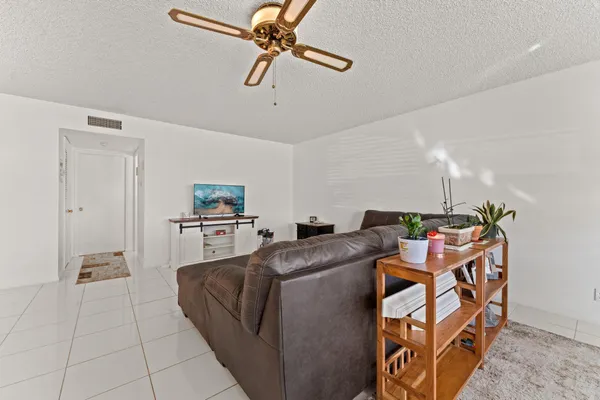 $110,000 | 201 Country Lane, Unit B, Boynton Beach, FL 33435