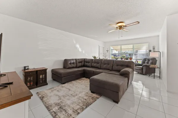 $110,000 | 201 Country Lane, Unit B, Boynton Beach, FL 33435