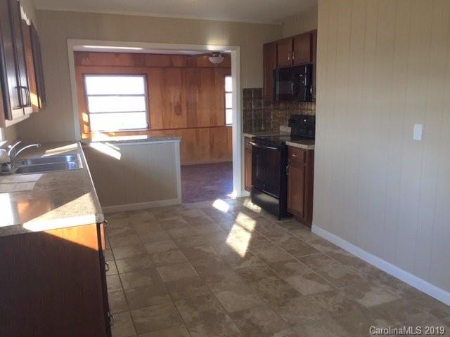 619 Mountain View Road Mars Hill, NC 28754 - Photo 5 of 13 Gallery Image 5