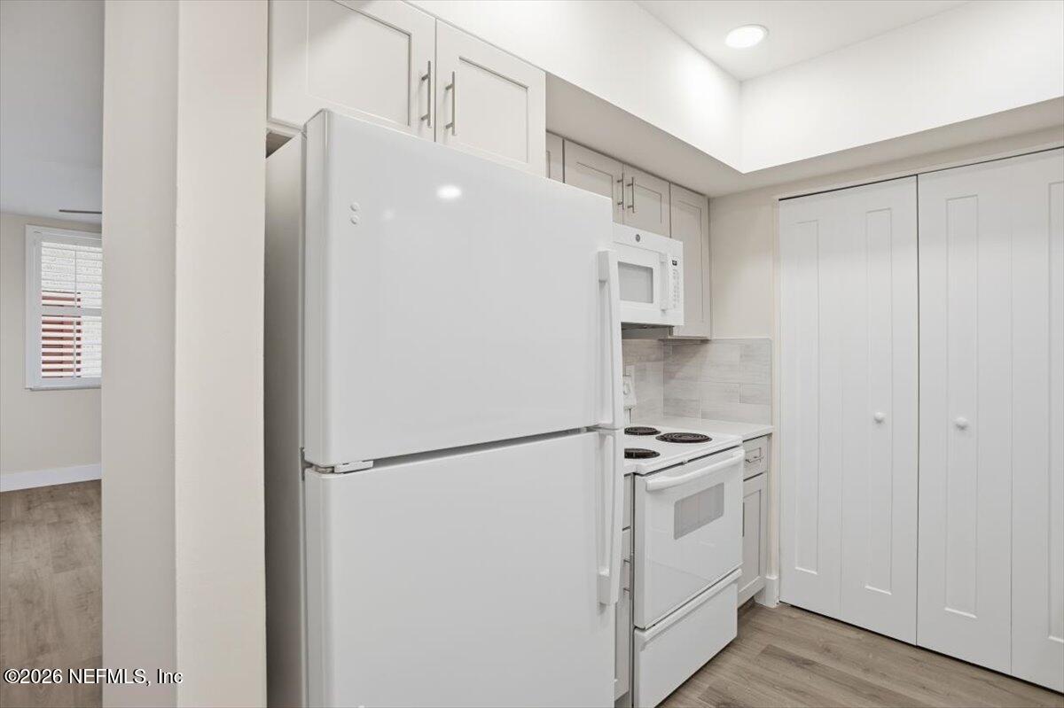 1810 Sevilla Boulevard West, Unit 310 Atlantic Beach, FL 32233 - Photo 8 of 18 05-Kitchen
