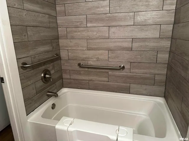 $132,000 | 17 Merrygrove Drive, Jacksonville, IL 62650