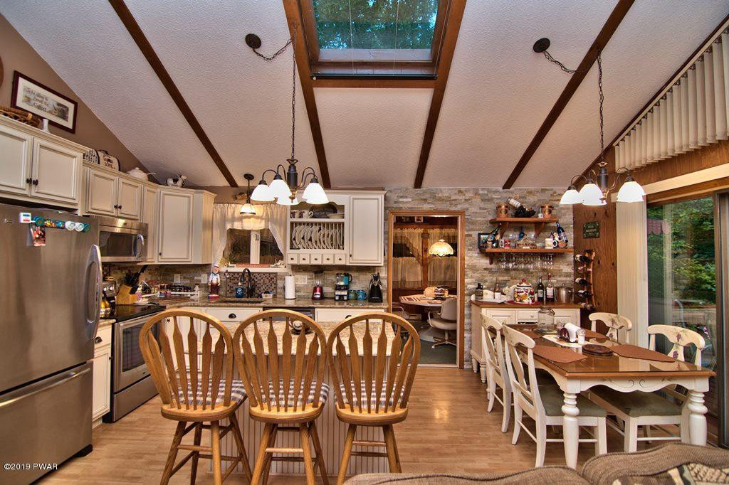 2019 Roamingwood Road Lake Ariel, PA 18436 - Photo 9 of 52 Dining area