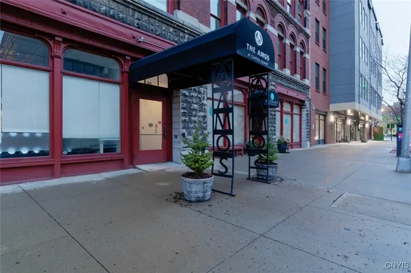 $1,800 | 208 West Water Street, Syracuse, NY 13202