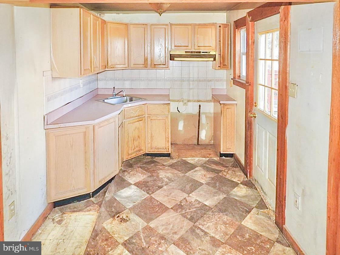 905 Springfield Road Aldan, PA 19018 - Photo 10 of 32