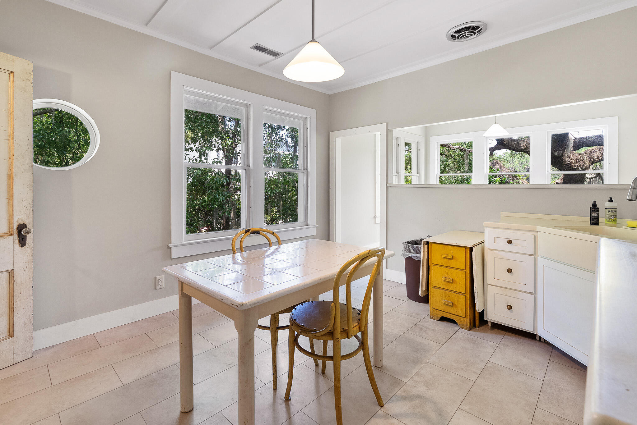 2180 Wappoo Hall Road Charleston, SC 29412 - Photo 26 of 46 Toolbox_WappooHouse_8