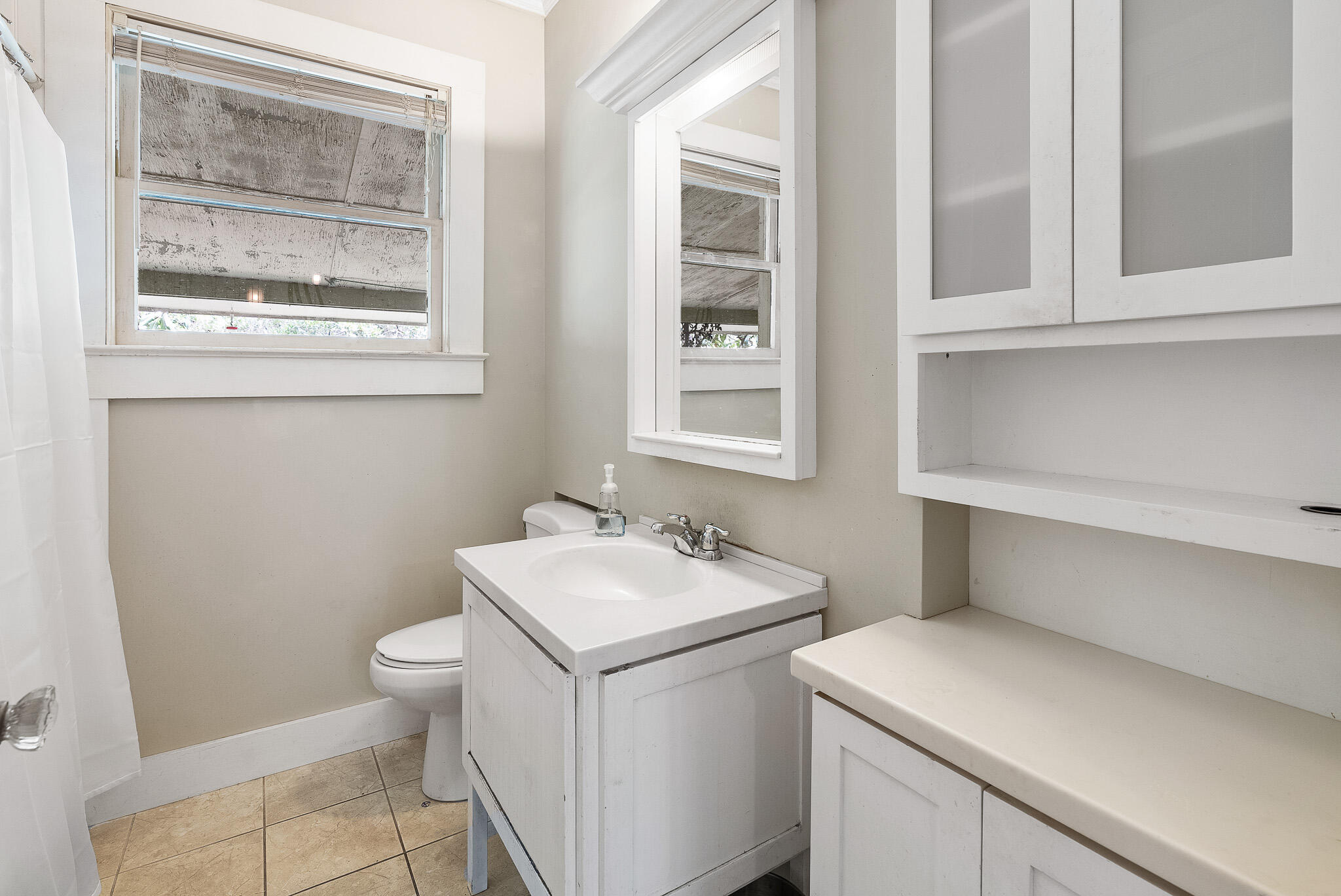 2180 Wappoo Hall Road Charleston, SC 29412 - Photo 28 of 46 Toolbox_WappooHouse_10