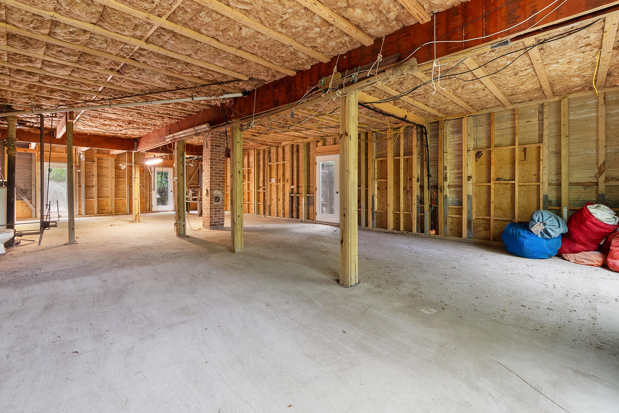 2180 Wappoo Hall Road Charleston, SC 29412 - Photo 37 of 46 Toolbox_WappooHouse_21