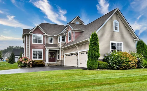 $945,000 | 17581 Gates Landing Drive, Chagrin Falls, OH 44023