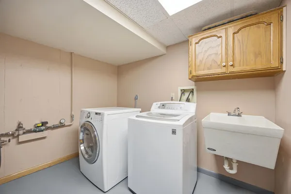 $550,000 | 1355 Cossette Drive, Fargo, ND 58104